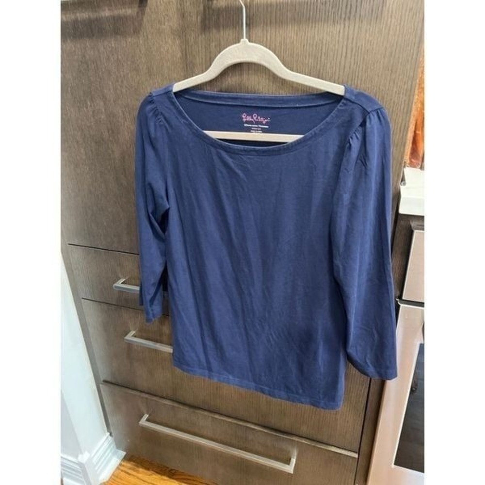 Lilly Pulitzer Women's Medium navy blue crewneck shirt